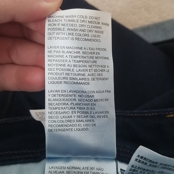 Levi's denim shorts - Picture 7 of 7